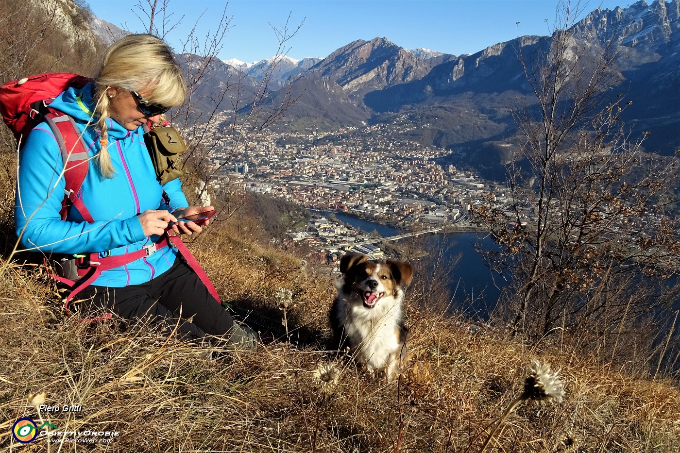 21 Vista verso Lecco , il Lago di Garlate e il Due Mani.JPG